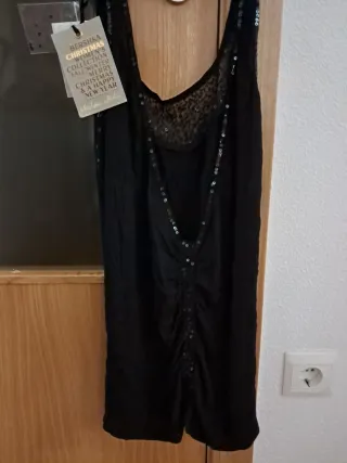 Camiseta negra con lentejuelas