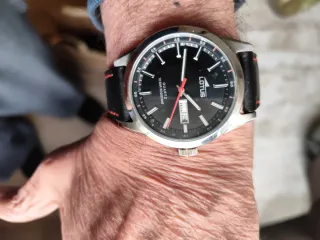 Reloj Lotus Negro y Plateado