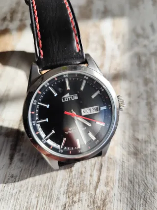 Reloj Lotus Negro y Plateado