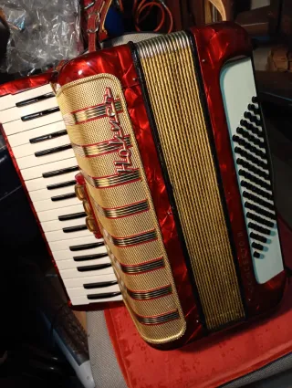 Acordeón Hohner Concerto II Rojo