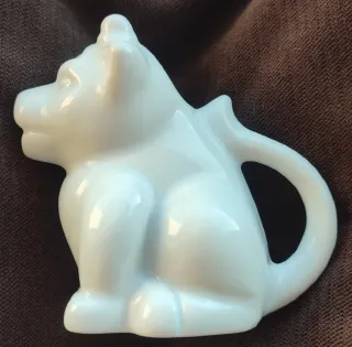 Jarra pequeña de leche de porcelana