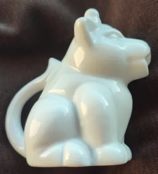 Jarra pequeña de leche de porcelana