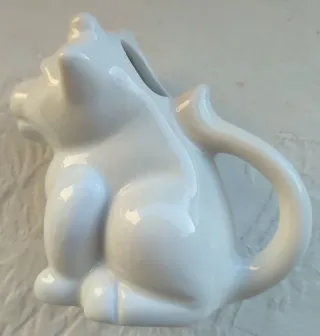 Jarra pequeña de leche de porcelana