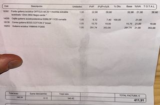 Guitarra Yamaha con funda y colgador