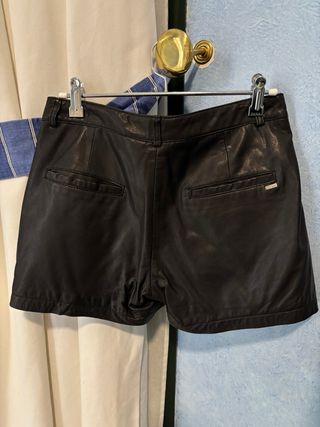 Pantalón corto de piel negro