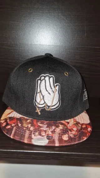 Gorra Cailer & Sons Plana Negra y Multicolor