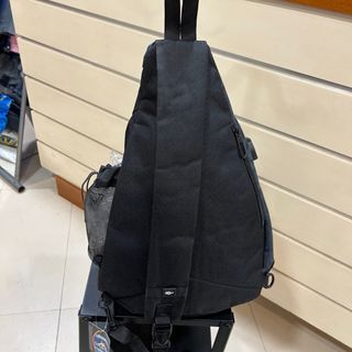 Mochila multifuncional negra y azul