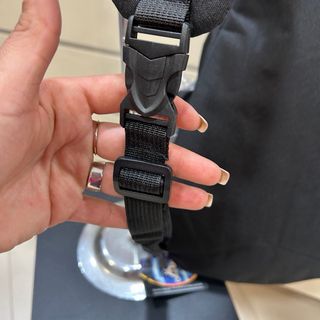 Mochila multifuncional negra y azul