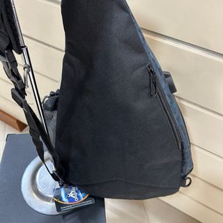 Mochila multifuncional negra y azul