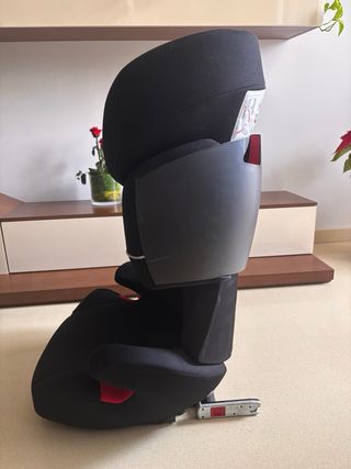Silla de coche de la marca Cybex. Modelo Silver.