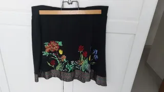 Falda Desigual Bordada
