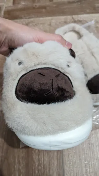 Zapatillas Capibara Beige y Marrón. Talla 40