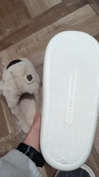 Zapatillas Capibara Beige y Marrón. Talla 40