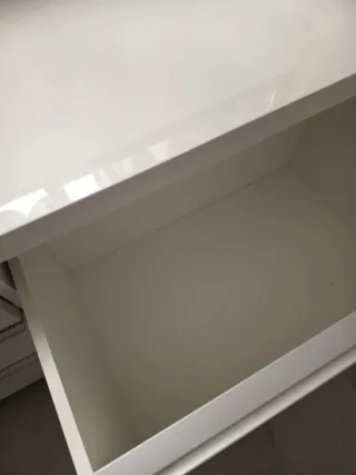 Mueble  bajo, blanco brillo Ikea con cajones