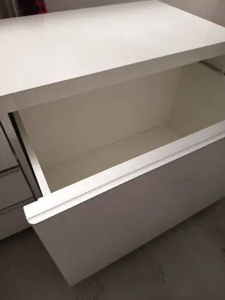 Mueble  bajo, blanco brillo Ikea con cajones