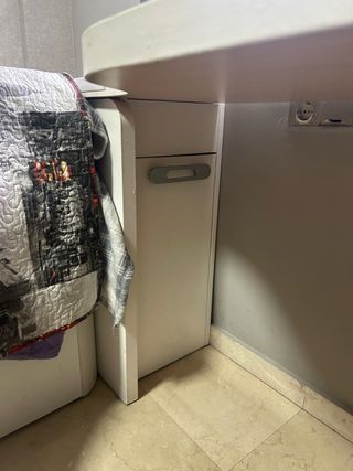 Habitación completa: Cama, escritorio y silla