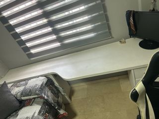 Habitación completa: Cama, escritorio y silla