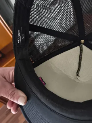 Gorra Volcom Negra con Diseño Calavera