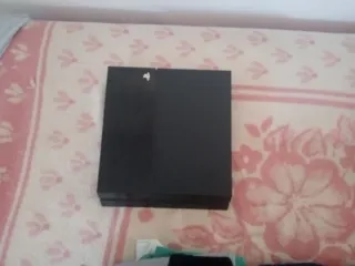 Consola PS4 Fat Negra + Mando y Auriculares