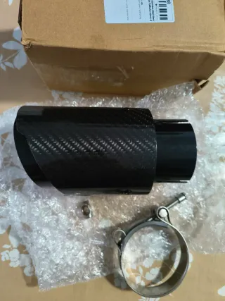 Cola de escape fibra de carbono