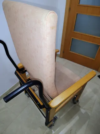 Silla ortopédica personas de movilidad reducida.