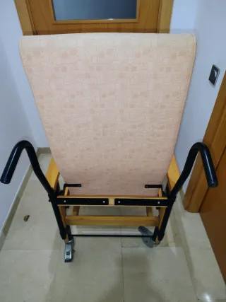 Silla ortopédica personas de movilidad reducida.