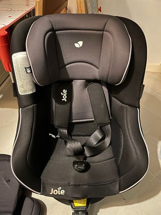 Seient de cotxe Joie. Silla de coche Joie negra