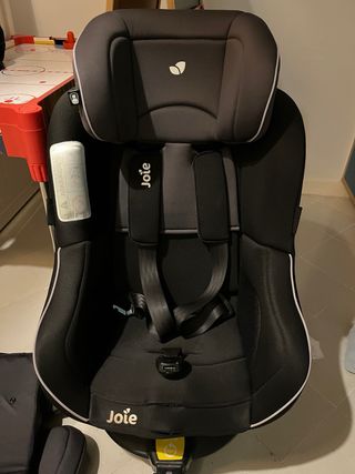 Seient de cotxe Joie. Silla de coche Joie negra