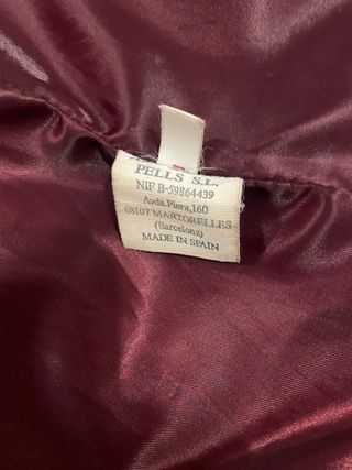 Abrigo ante y cuero marrón forro granate