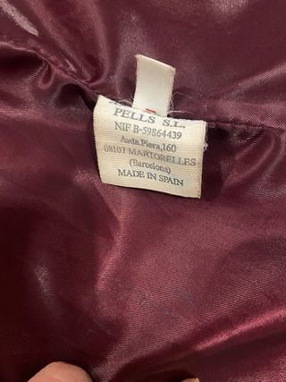 Abrigo ante y cuero marrón forro granate