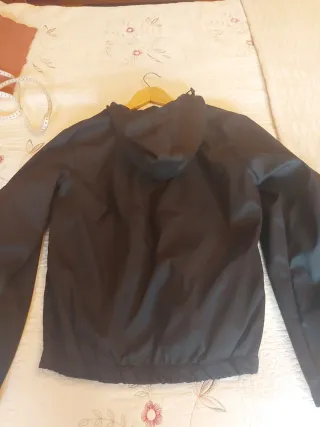 Cortavientos juvenil negro