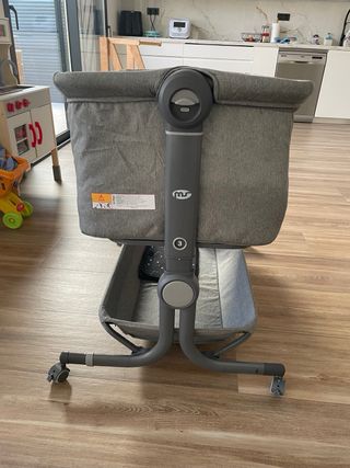 Minicuna gris con colchón y funda