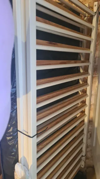 Cuna, chichonera, sábanas y colchón