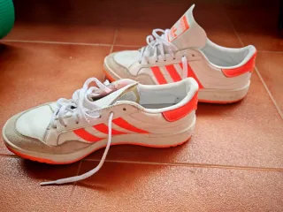 Adidas Talla 41 1/3 Blancas y Naranja