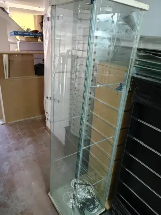 LIQUIDACIÓN LOTE MOBILIARIO TIENDA