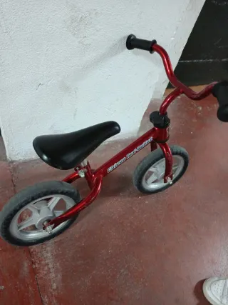 Bicicleta de equilibrio Chicco Roja