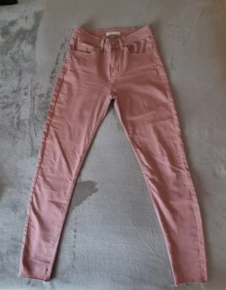 Vaqueros pitillo rosas