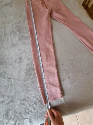 Vaqueros pitillo rosas