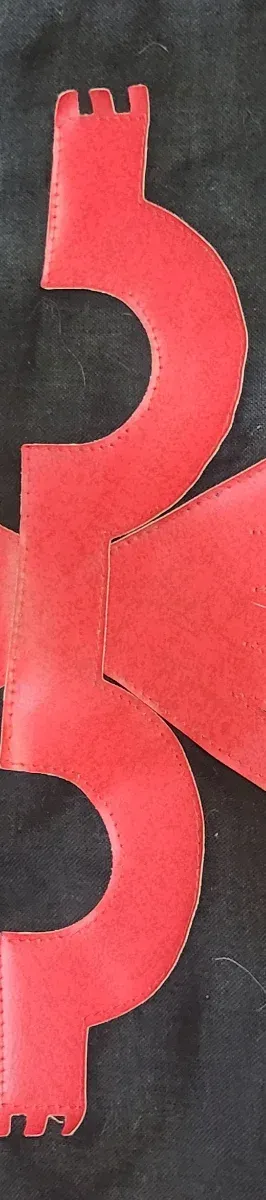 Bandera militar roja negra y flechas..... antigua