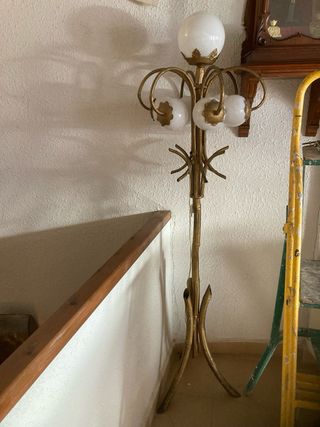 Lámpara de pie dorada 1.70m