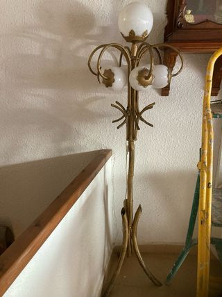 Lámpara de pie dorada 1.70m