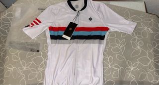 Equipación maillot y culotte Siroko Pro Elite