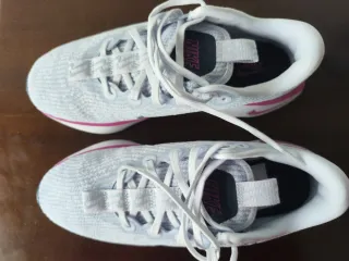 Zapatillas Nike Motiva talla 40 a estrenar