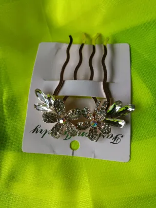 Pinza para el cabello con flores y pedrería
