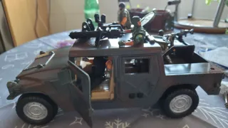 Camión militar de juguete tipo Hummer