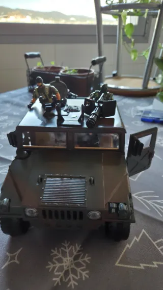 Camión militar de juguete tipo Hummer