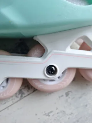 Patines infantiles ajustables color menta