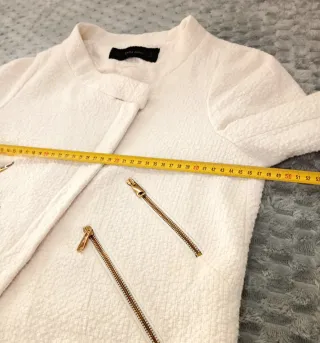 Chaqueta ZARA Tweed Crema Cremalleras Doradas