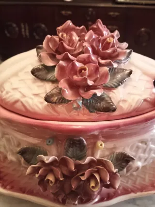 Sopera antigua porcelana flores rosas