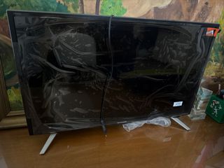 Sharp TV pequeña sin usar